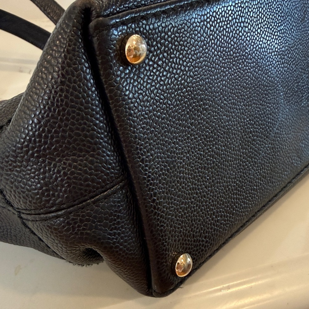 Chanel CC Caviar Leather tote - Picture 9 of 9